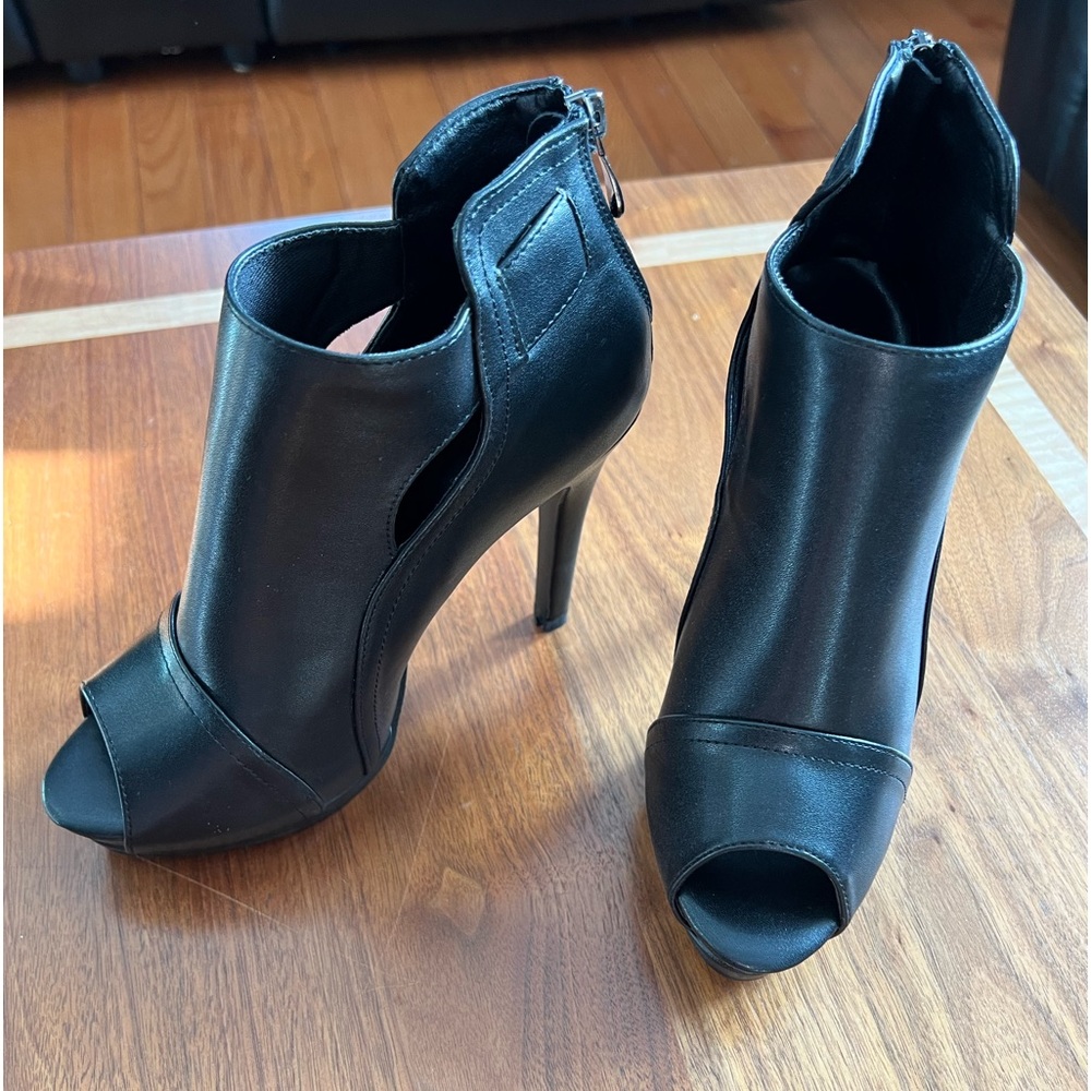 Black Solid Peep Toe Cutout Platform Heels. Brand… - image 3